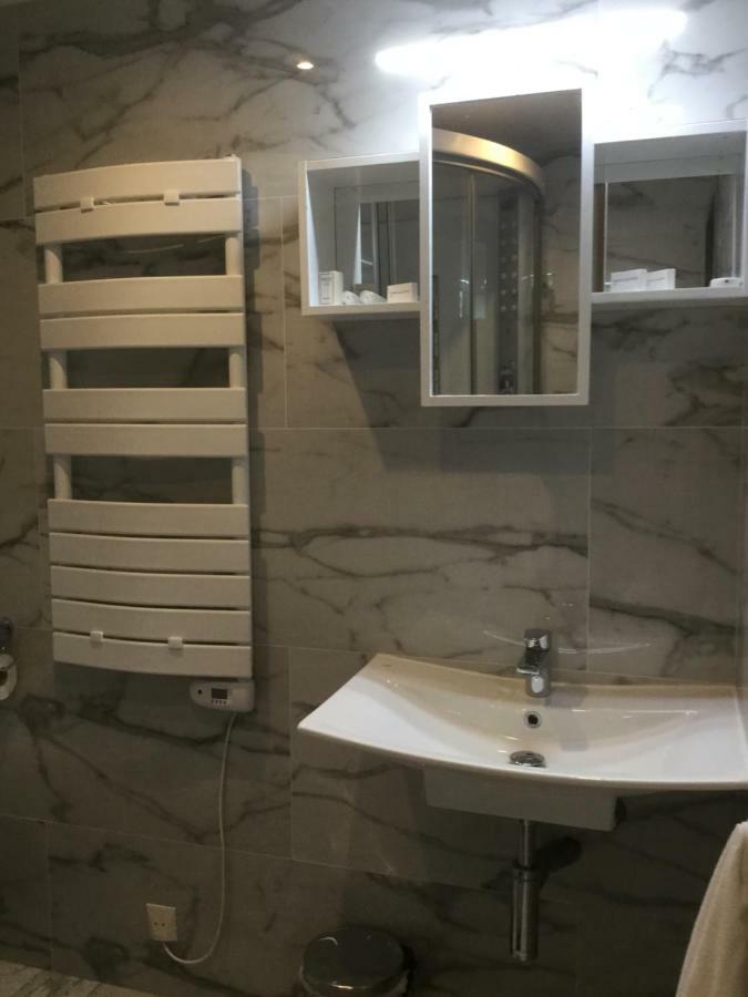 Au Manoir Des Vallees Maffe Екстериор снимка