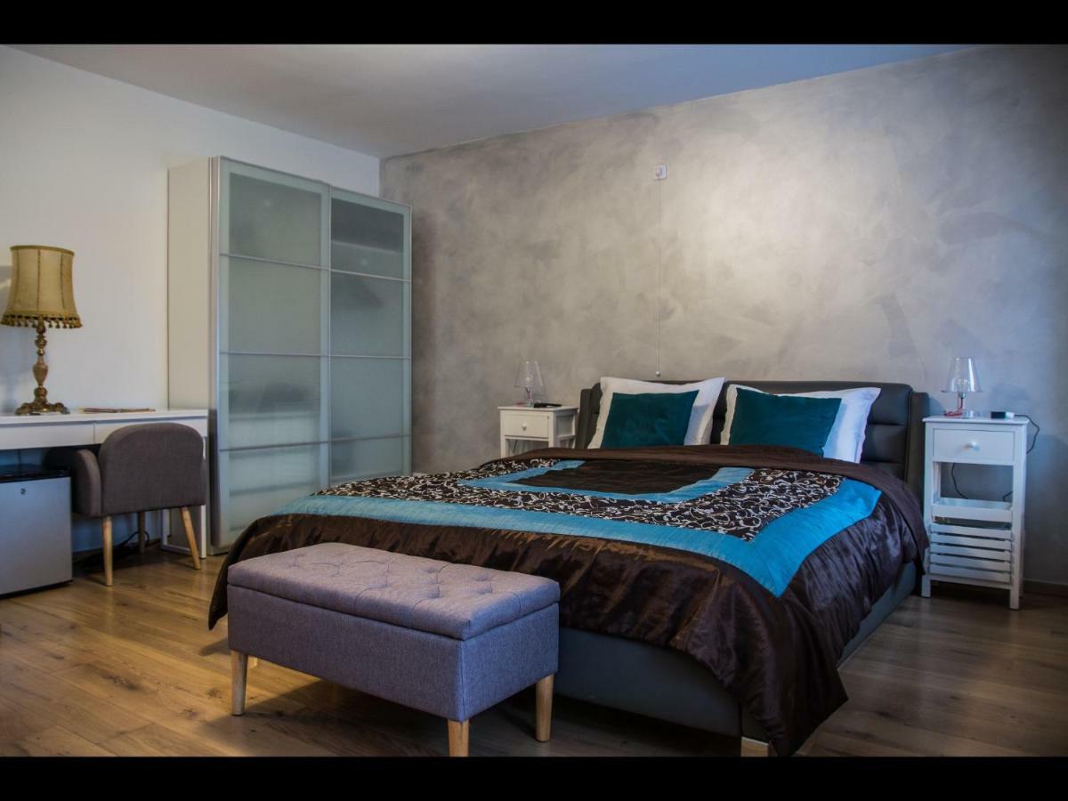Au Manoir Des Vallees Maffe Екстериор снимка