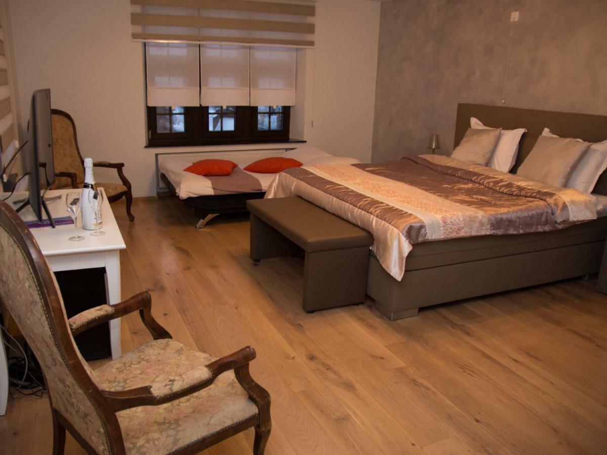 Au Manoir Des Vallees Maffe Екстериор снимка